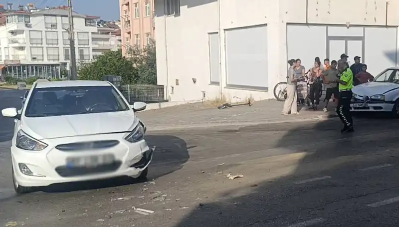 Antalya'da Feci Kaza: İki Otomobil Birbirine Girdi!