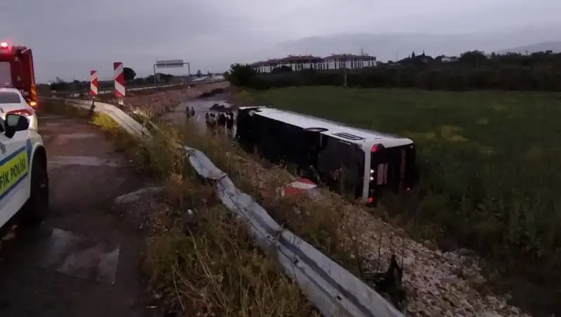 Manisa'da Yolcu Otobüsü Kazasında Yaralılar: Detaylar ve Gelişmeler