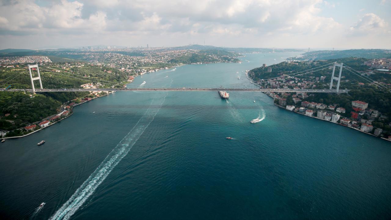 İstanbul Boğazı'nda Gemi Trafiği Açıldı!
