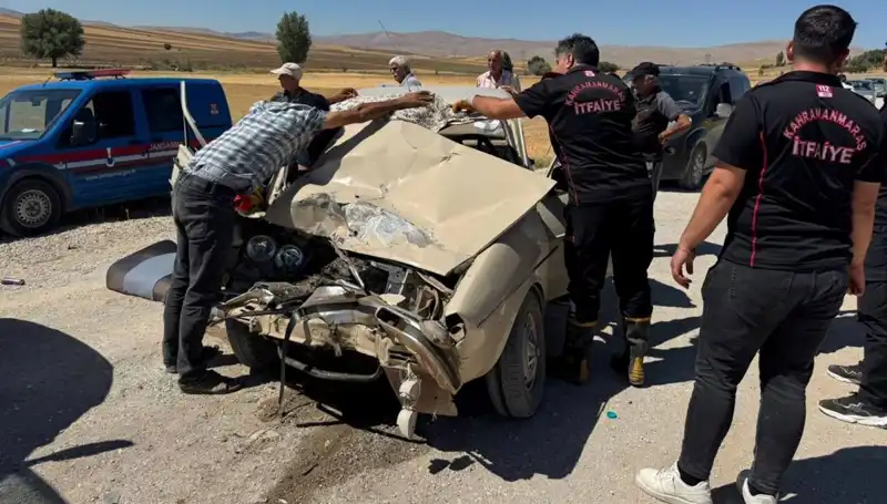 Kahramanmaraş’ta Feci Kaza: Kamyonet ile Otomobil Çarpıştı, 2 Yaralı