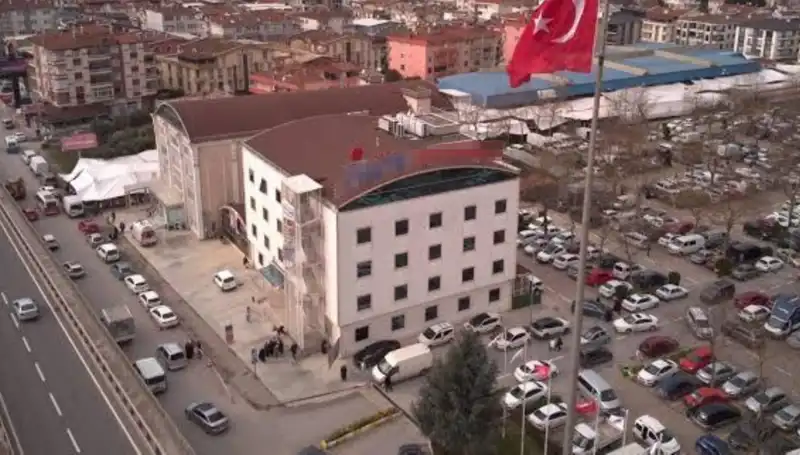 Özel Hastane Deprem Mührü Aldı: Perde Betonları Kesilerek Tehlike Oluşturuldu!