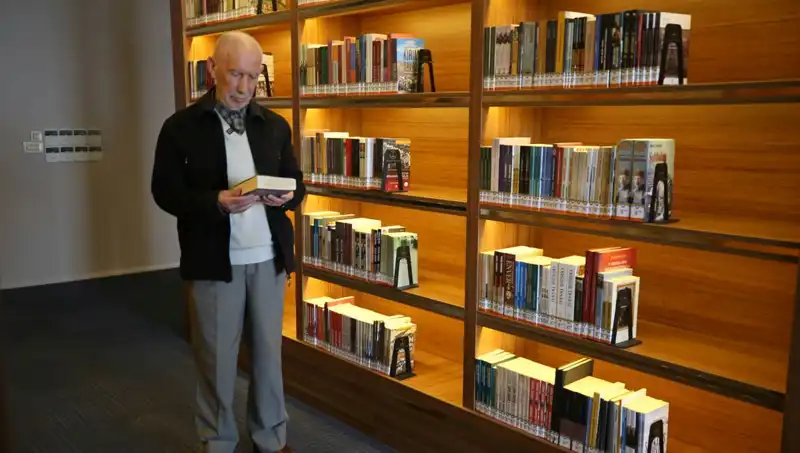 71 Yıl Süren Okuma Tutkusu: 8 Yaşında Kitaplarla Tanıştı