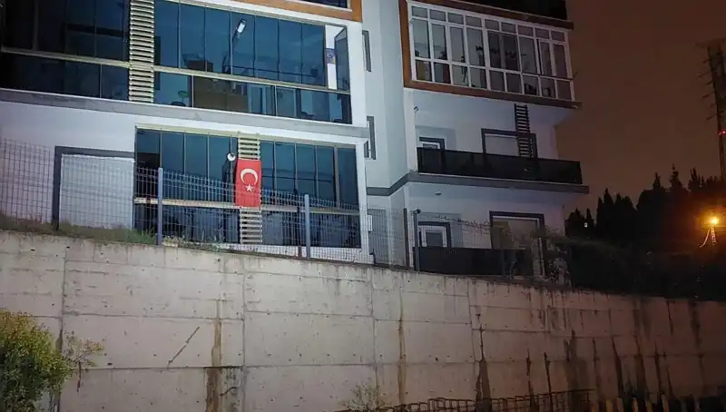 Sakarya'da Gizemli Tehlike: 4 Katlı Apartman Acil Tahliye Edildi