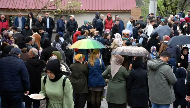 12 Bin Kişiyle Geleneksel Bayramlaşma: Bir Asırlık Kutlama