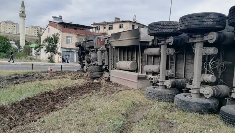 Erzurum'da Freni Boşalan TIR, Dehşet Senaryosuna Neden Oldu