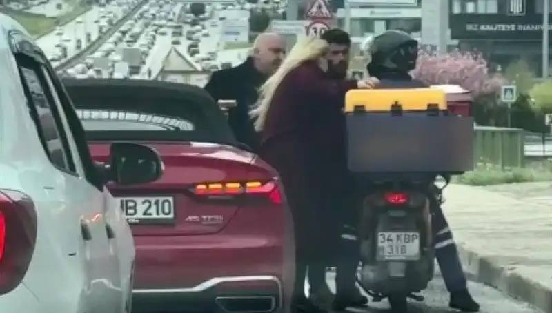 D-100 Karayolu'nda Silahlı Tartışma: Motokuryeye Silah Çekildi!
