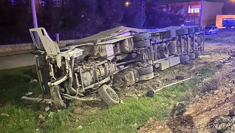 TIR Kazasında 6 Yaralı: Yolda Korkutan Anlar