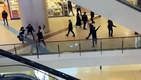 İstanbul'daki AVM'de Yaşanan Kavga, Güvenliği Sarsan Olaylar!