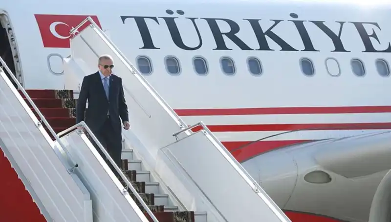 Cumhurbaşkanı Erdoğan İtalya Ziyaretinden Dönerken Farklı Bir Mesaj Verdii