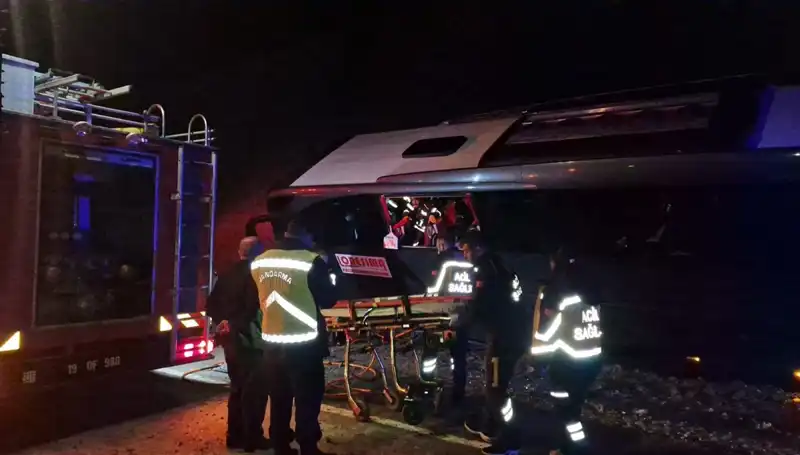 Festivalden Dönüşte Kaza Yapan Tur Otobüsü: 23 Yaralı!
