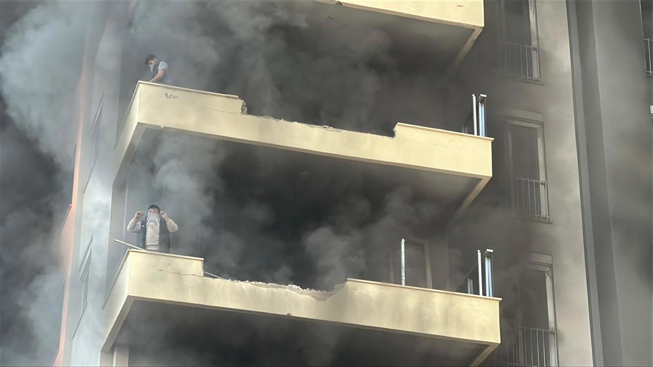 Antalya'da Otelde Tadilat Halinde Çıkan Yangın Paniğe Neden Oldu