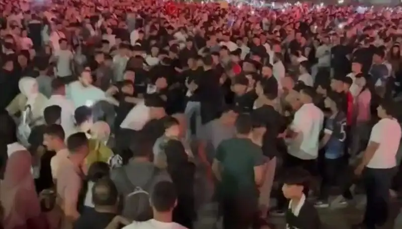 Konser Alanında Bıçaklı Kavga: İki Taraf Arasında Gerilim Yükseldi