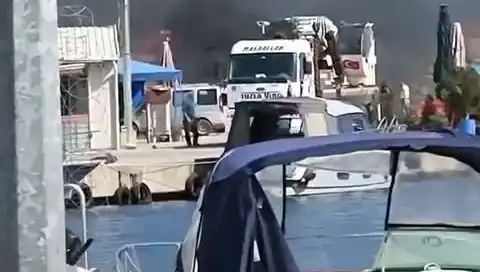 Tuzla'daki Balıkçı Barınağında Korkutan Lastik Yangını: Detaylar ve Son Gelişmeler