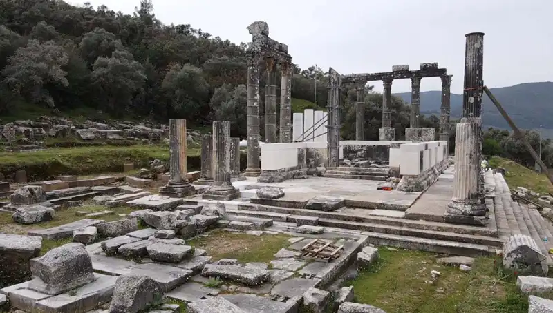Zeus Tapınağı'ndaki Restorasyon Çalışmaları: Tarihi Mirasın Yeniden Hayat Bulması