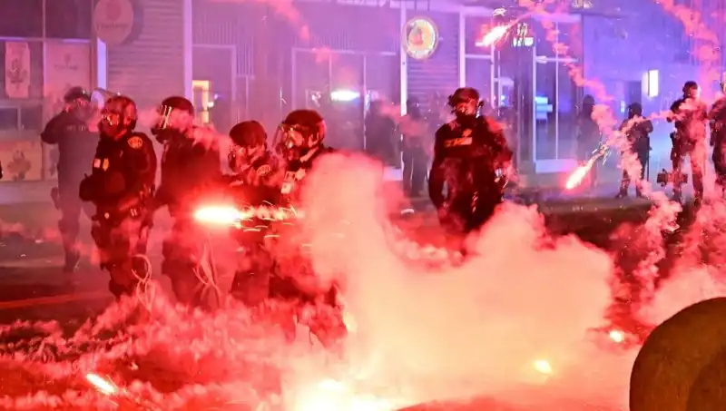 ABD'de İsyan Dalgası: Los Angeles'taki Protestolar Kıvılcım Yaktı